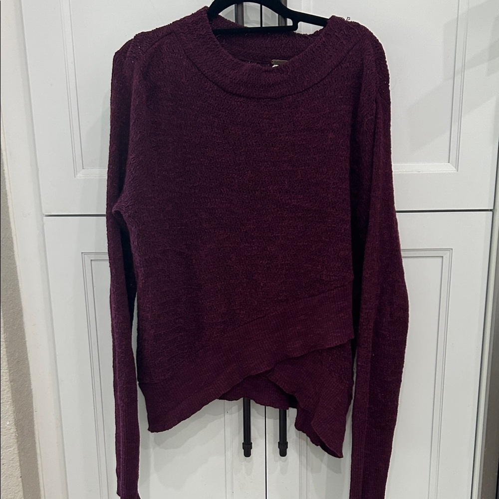 Free people sweater ( box 6)